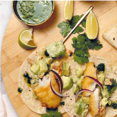 Tacos de bacaladilla al huevo con chimichurri de cilantro